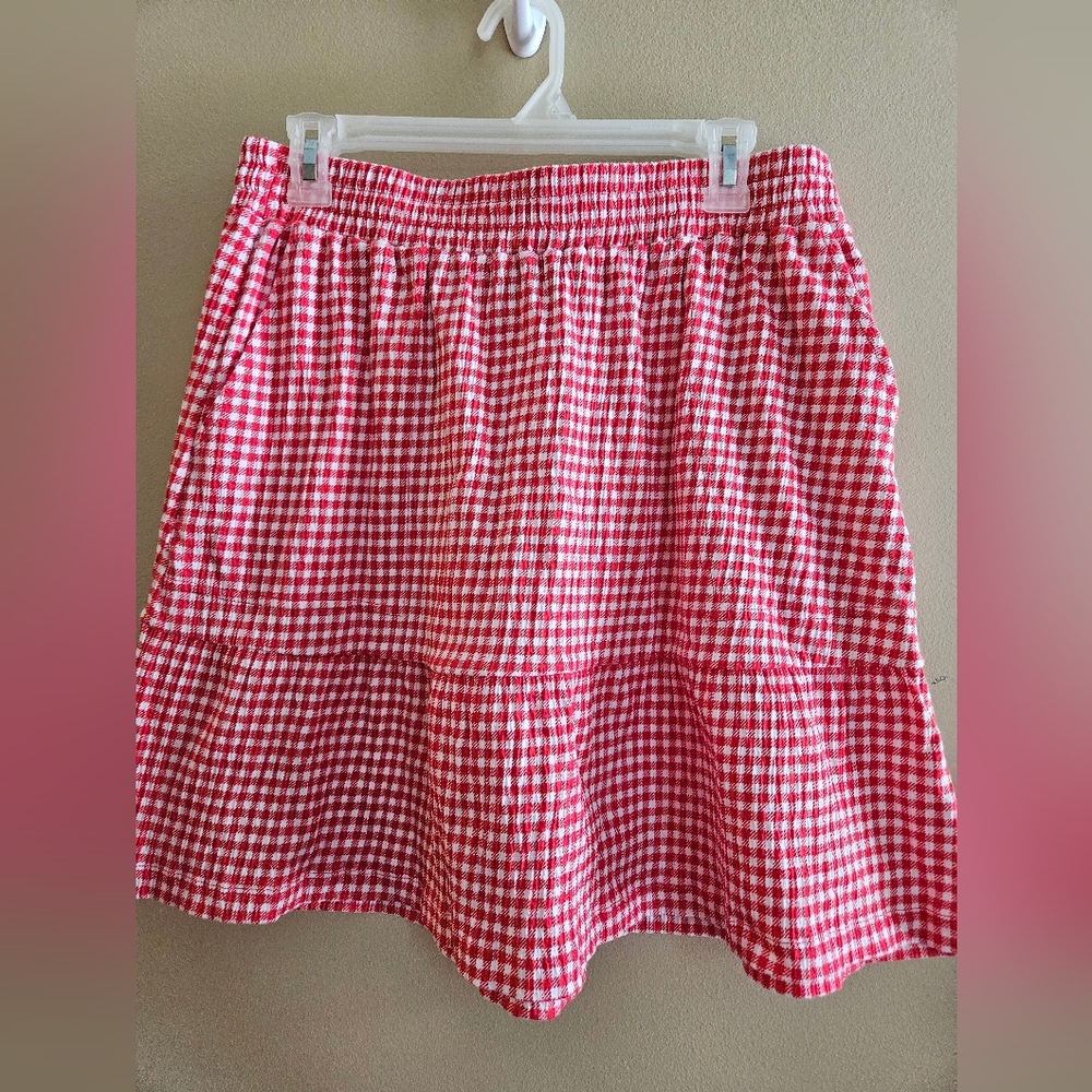 Lands End red and white plaid skirt in size M